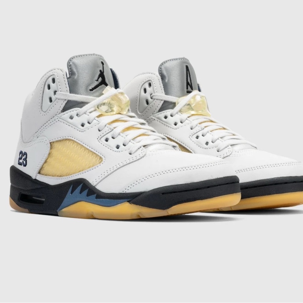 Air Jordan x A Ma Maniére Nike Air Jordan 5 Retro in “Photon Dust” - size 10
